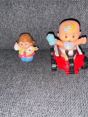 Little people baby girl and mom wagon and teddy bear fisher price